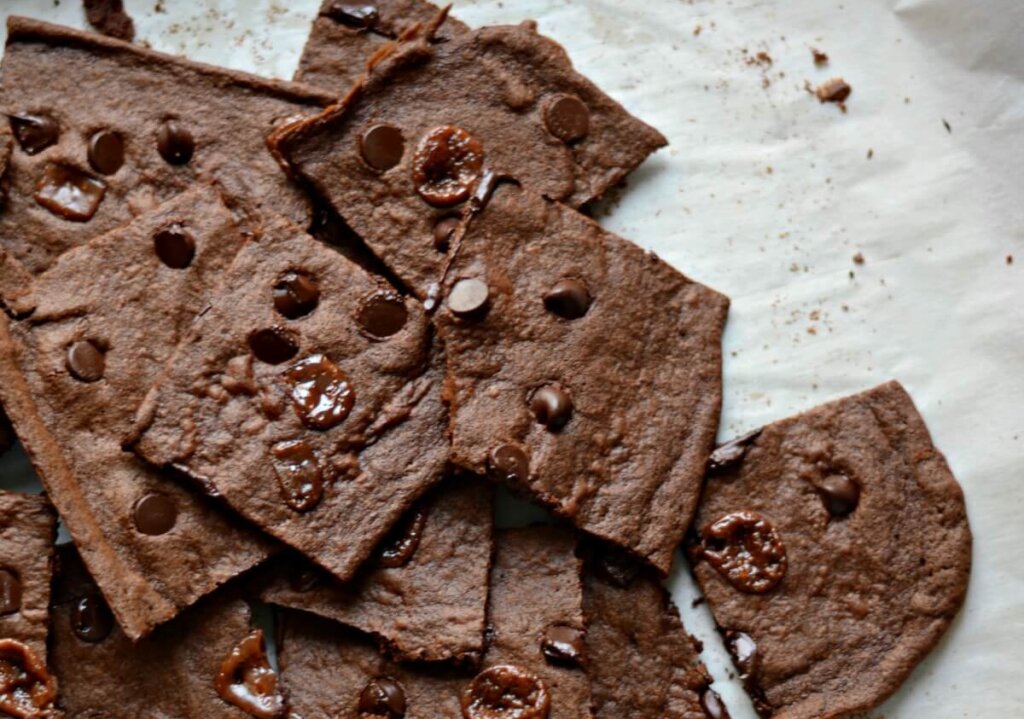chocolate-chip-and-caramel-brownie-crisps-sarcastic-cooking
