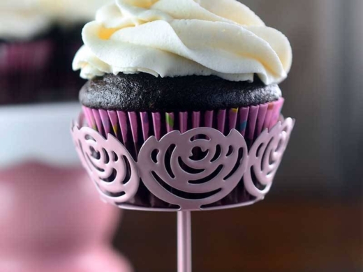 chocolate-cupcakes-with-vanilla-buttercream