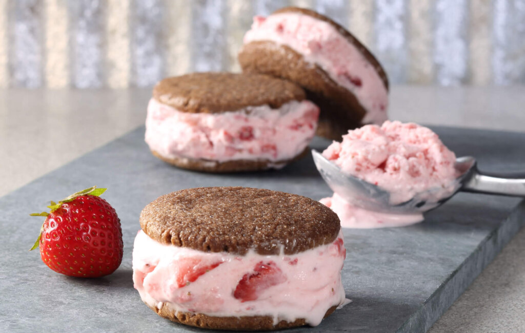 Strawberry Ice Cream Sandwiches Recipe with Vanilla Extract