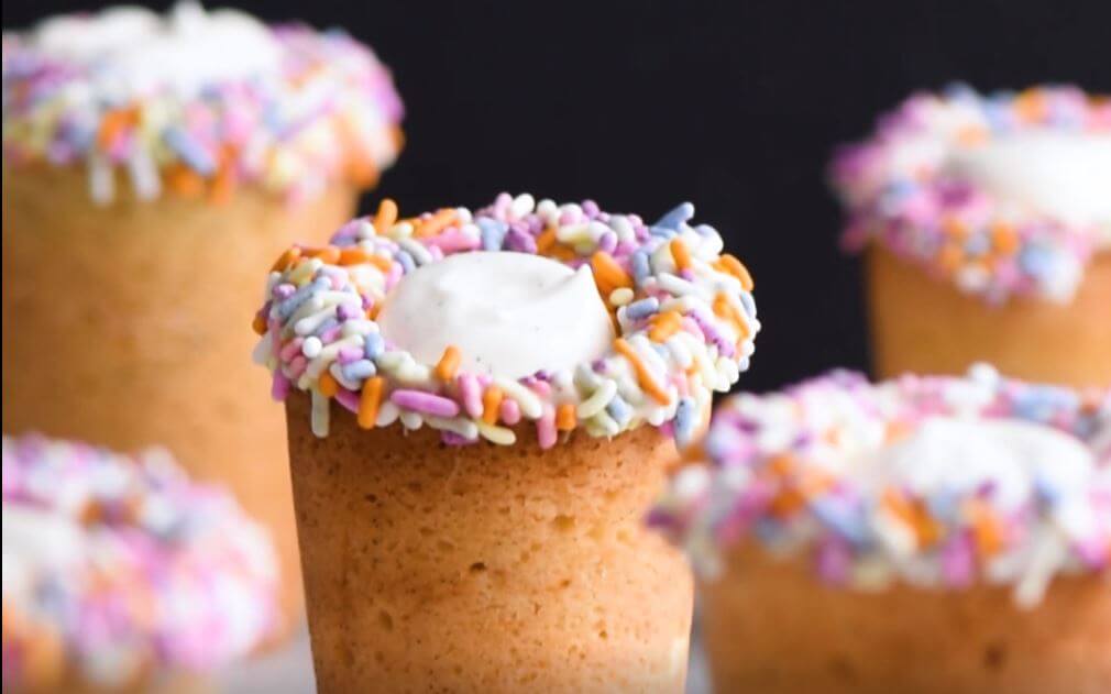 https://nielsenmassey.com/wp-content/uploads/2018/12/vanilla-sugar-cookie-shots-recipe-1010x631.jpg
