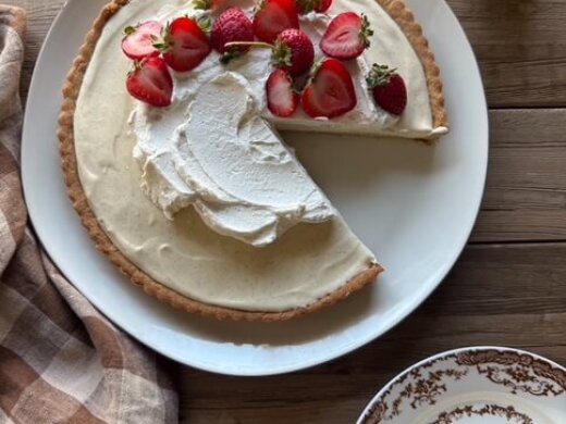 Vanilla Bean Tart with fresh strawberries